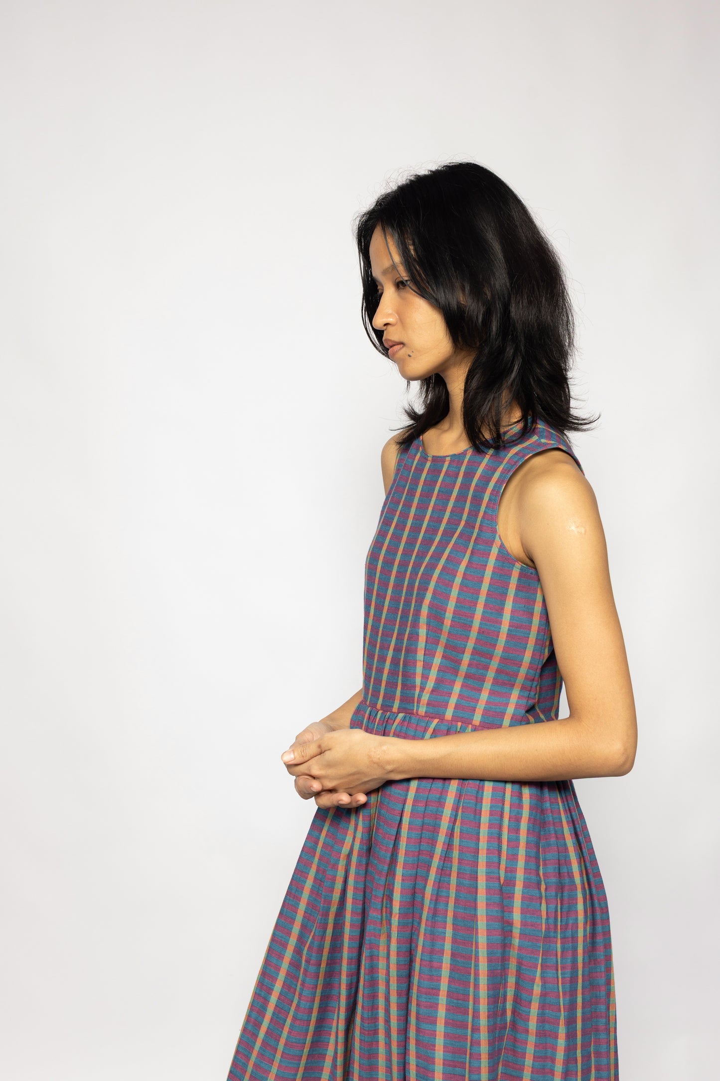 Plains Design Ralfi Dress – side profile showing relaxed silhouette of handspun handwoven cotton midi dress, ethical clothing made in India